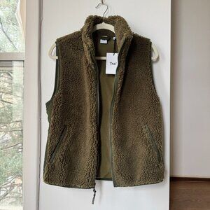 NWT Aritzia TNA Cody Massive Polar Fleece Vest Green Small